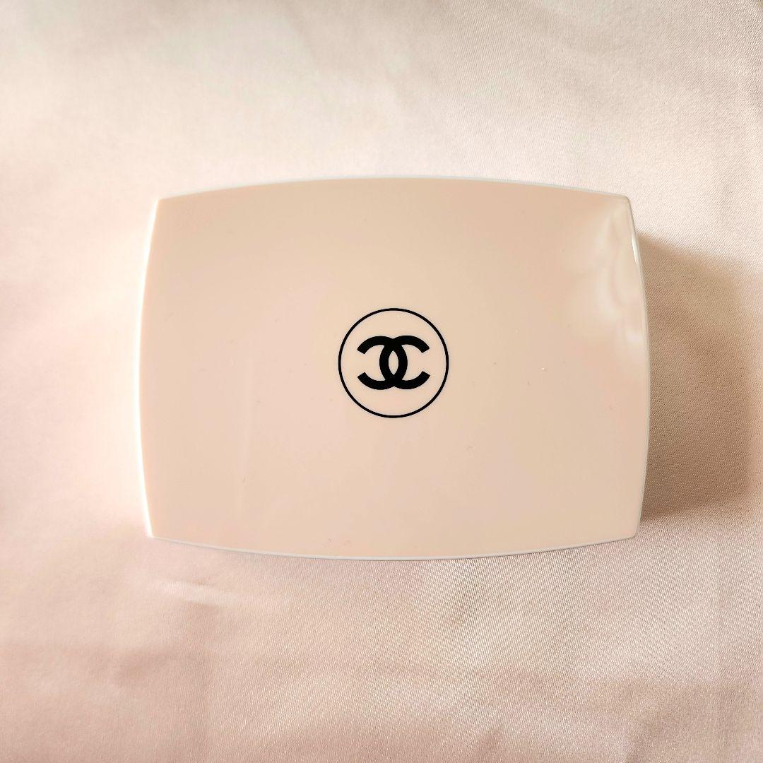 CHANELル ブラン ブライトニング コンパクトパウダーファンデーションB20