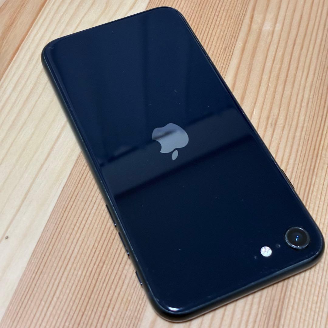 U*y様 iPhone SE 第三世代　64GB SIMフリー　バッテリー100