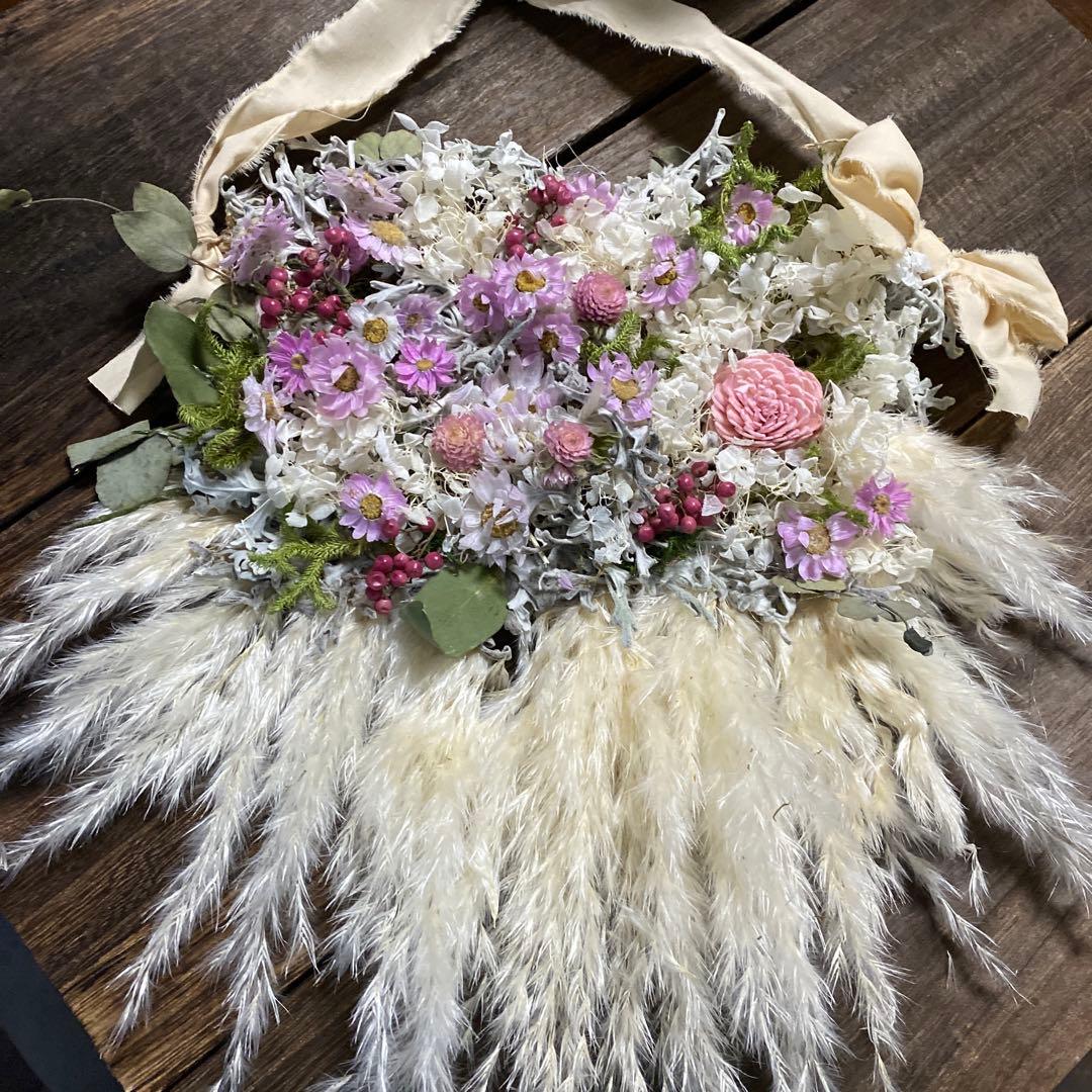 キュートなピンクのドライフラワータペストリー　横長スワッグ