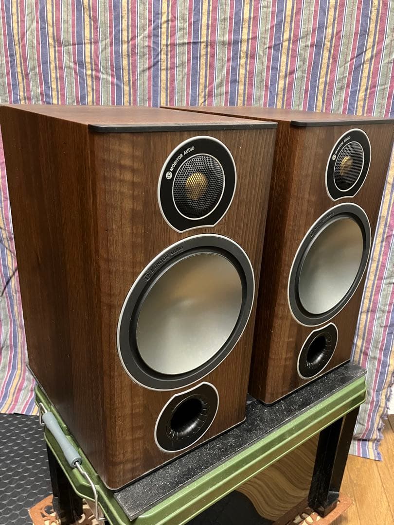 モニターオーディオ　ブロンズ2 ブックシェフ型2way