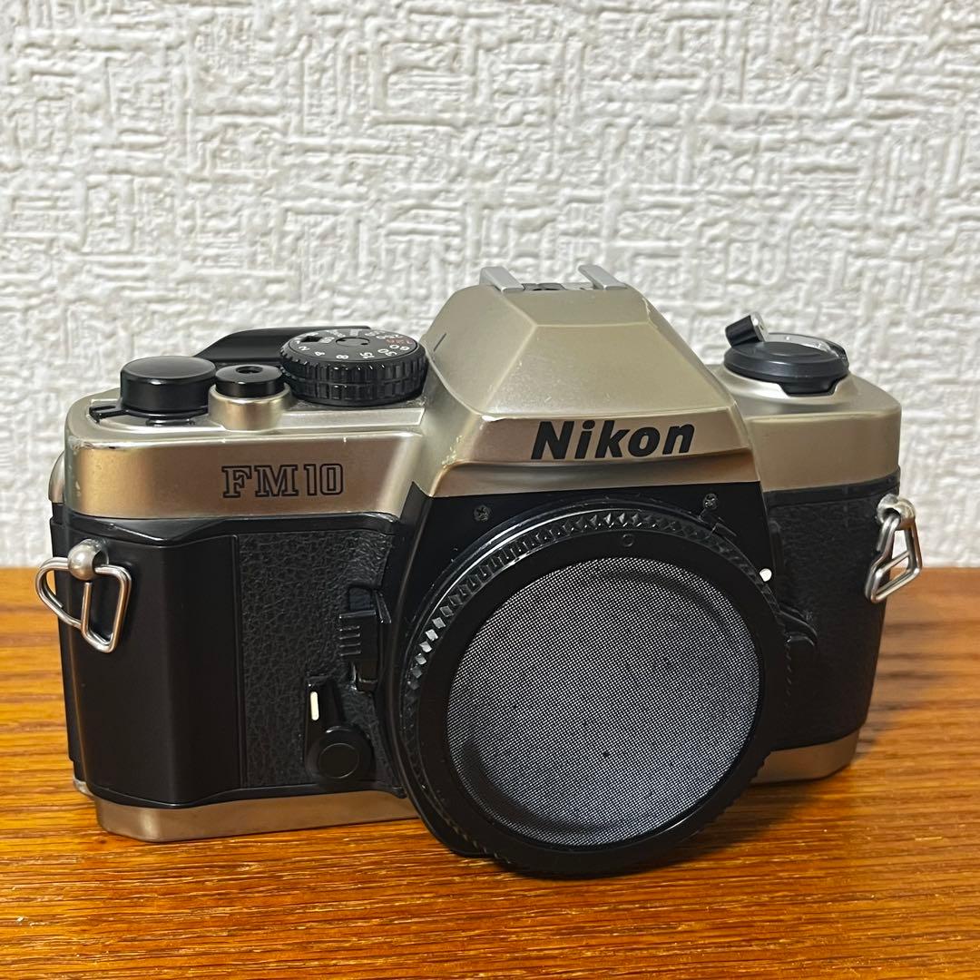【美品 ボディのみ】NIKON FM10 フィルム一眼レフカメラ（Fマウント）