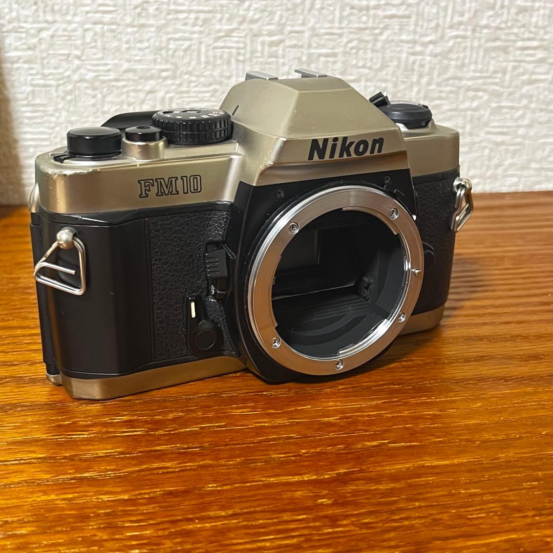 【美品 ボディのみ】NIKON FM10 フィルム一眼レフカメラ（Fマウント）