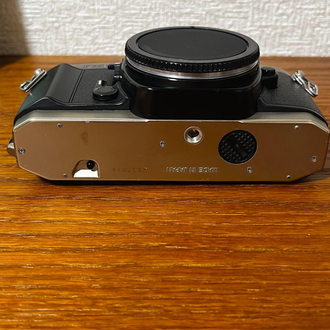【美品 ボディのみ】NIKON FM10 フィルム一眼レフカメラ（Fマウント）