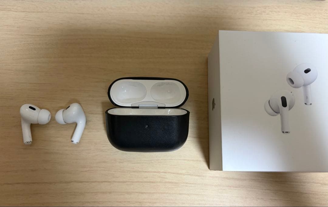 Apple AirPods Pro 2 純正　レザーケース付き