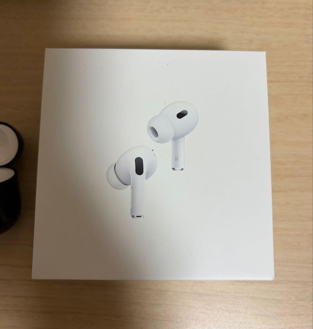 Apple AirPods Pro 2 純正　レザーケース付き