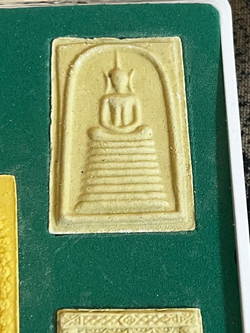 タイお守り家内安寧の象徴—現代粉材プラクルアン5体セット・金文字ケース付（伝承）