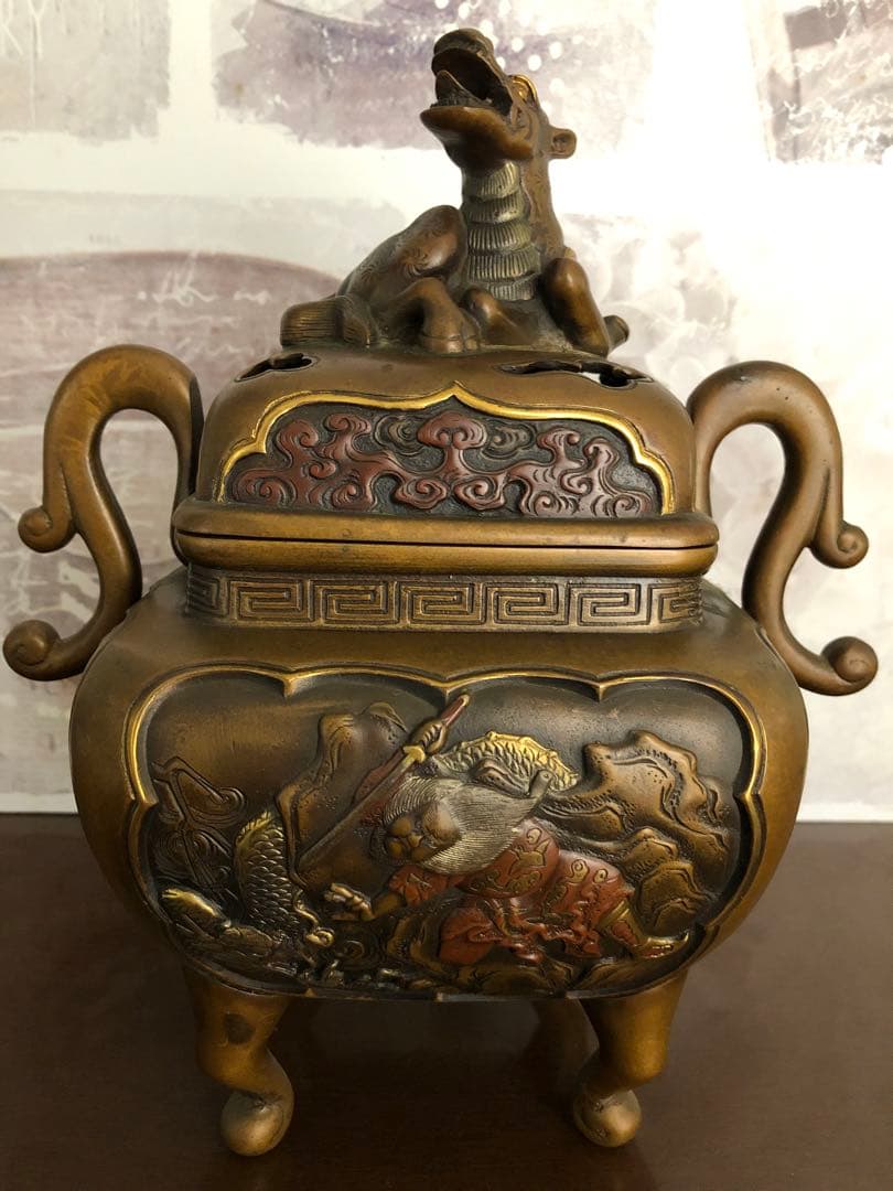 蝋型鋳銅　麒麟蓋　香炉？
